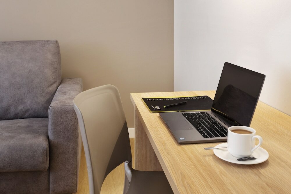 Фото Sercotel Logroño Suites