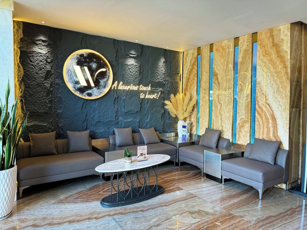 Фото Winsuites Saigon Hotel