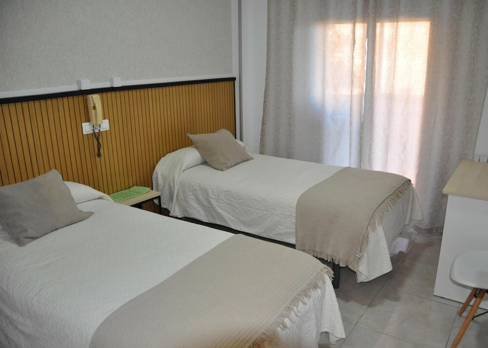 Фото Hostal Ramón y Cajal