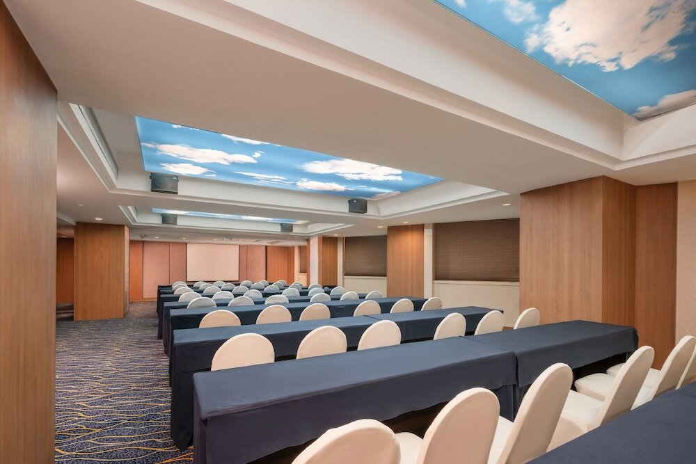 Фото Century Plaza Hotel