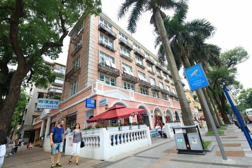 Ln White House Hotel