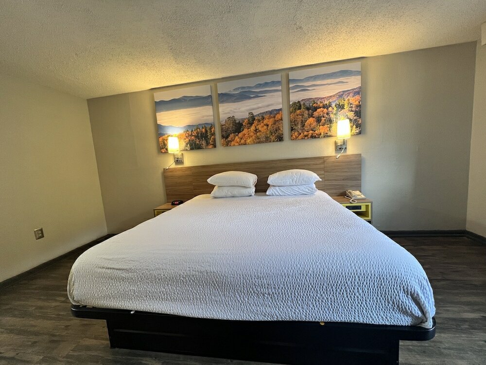 Фото Days Inn by Wyndham College Park Airport Best Road