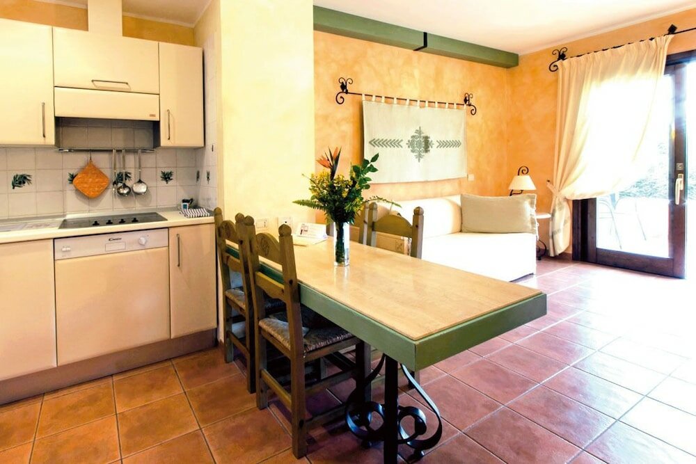 Фото Lantana Resort Hotel & Apartments