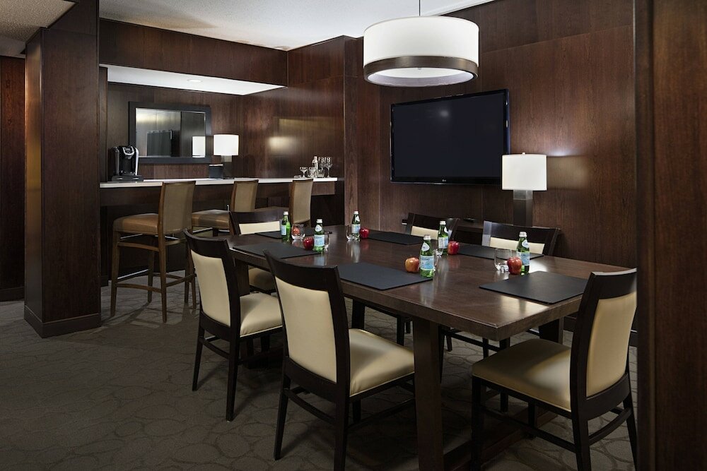 Фото Delta Hotels by Marriott Edmonton South Conference Centre