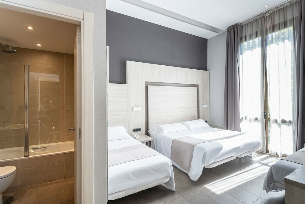 Фото Plaza Goya Rooms