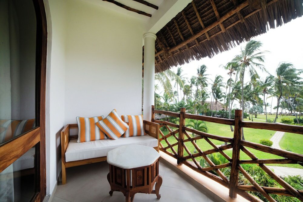 Фото Bluebay Beach Resort & SPA