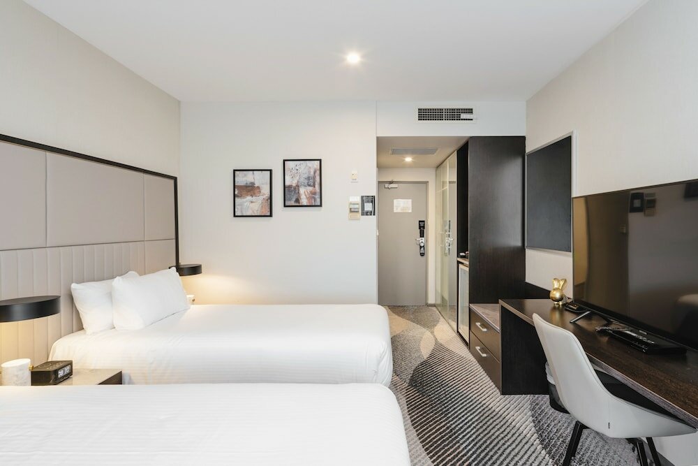 Фото Royal Pacific Hotel