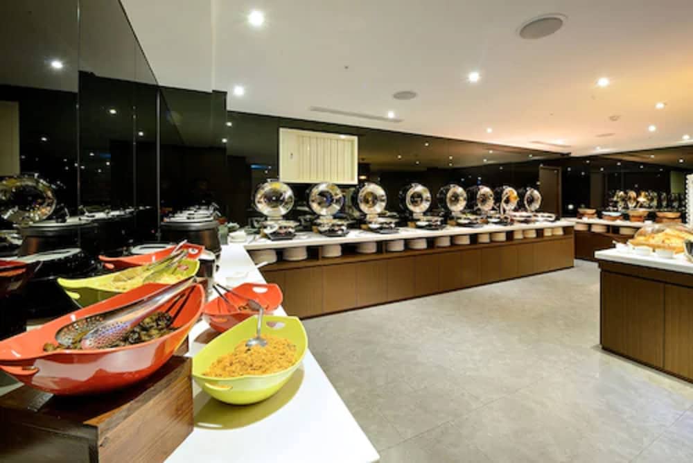 Фото Aeris International Hotel