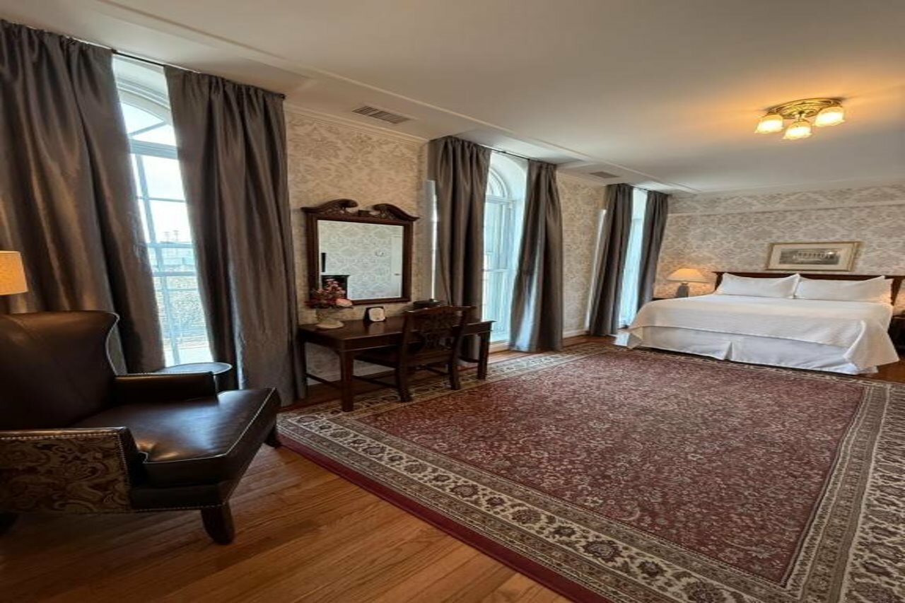 Фото Penn's View Hotel