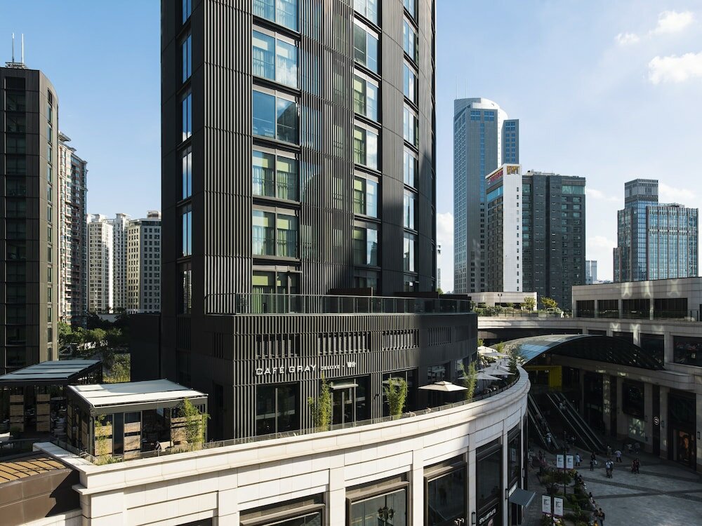 Фото The Middle House