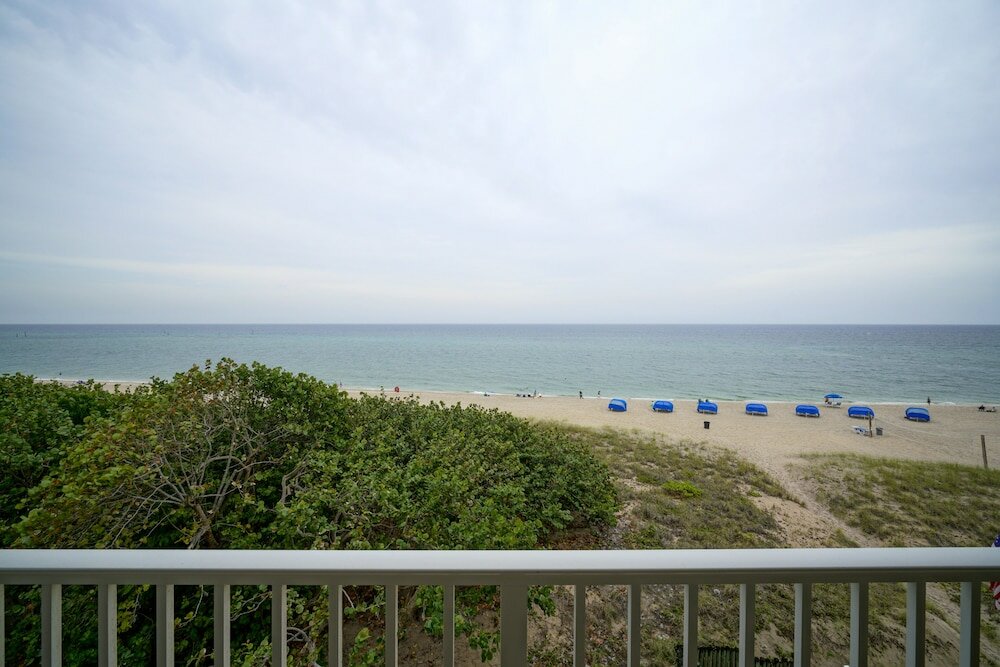 Фото La Costa Beach Club by Capital Vacations