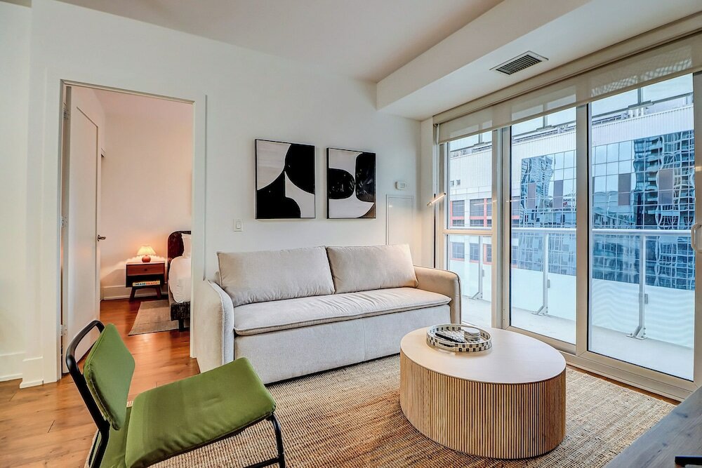 Фото Life Suites Loft - Cn Tower