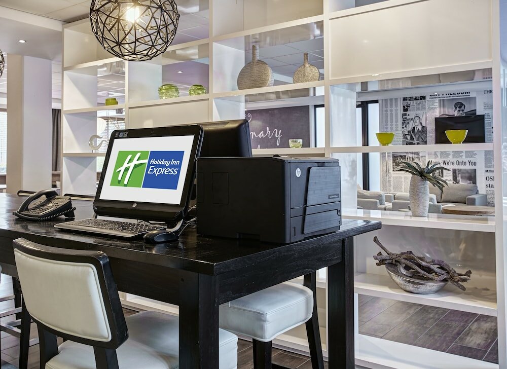 Фото Holiday Inn Express Amsterdam - Schiphol, an Ihg Hotel
