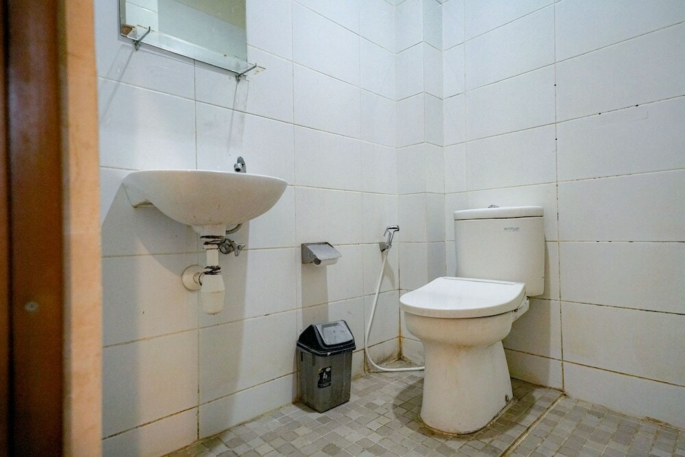 Фото RedDoorz Near Braga Street