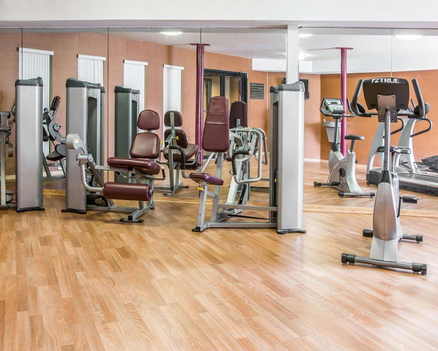 Фото Baymont by Wyndham Flint Airport North