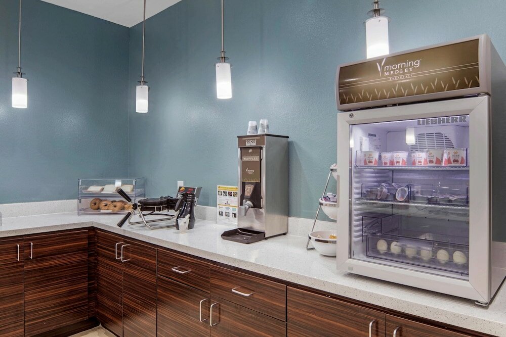 Фото Mainstay Suites