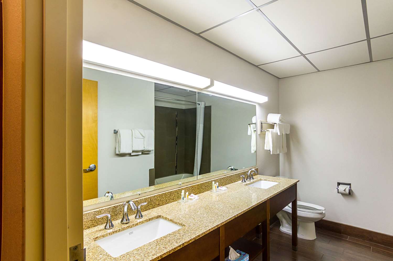 Фото Quality Suites