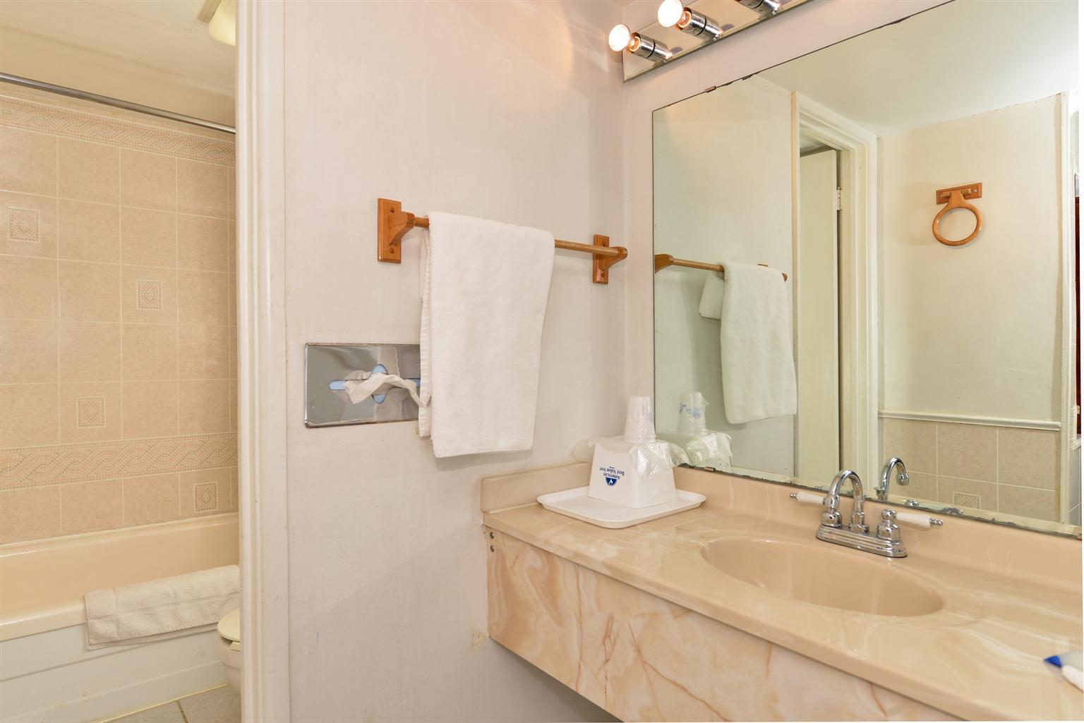 Фото Americas Best Value Inn & Suites Kansas City