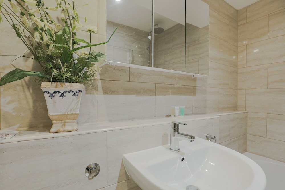 Фото Urban Stay Oxford Gardens Apartments