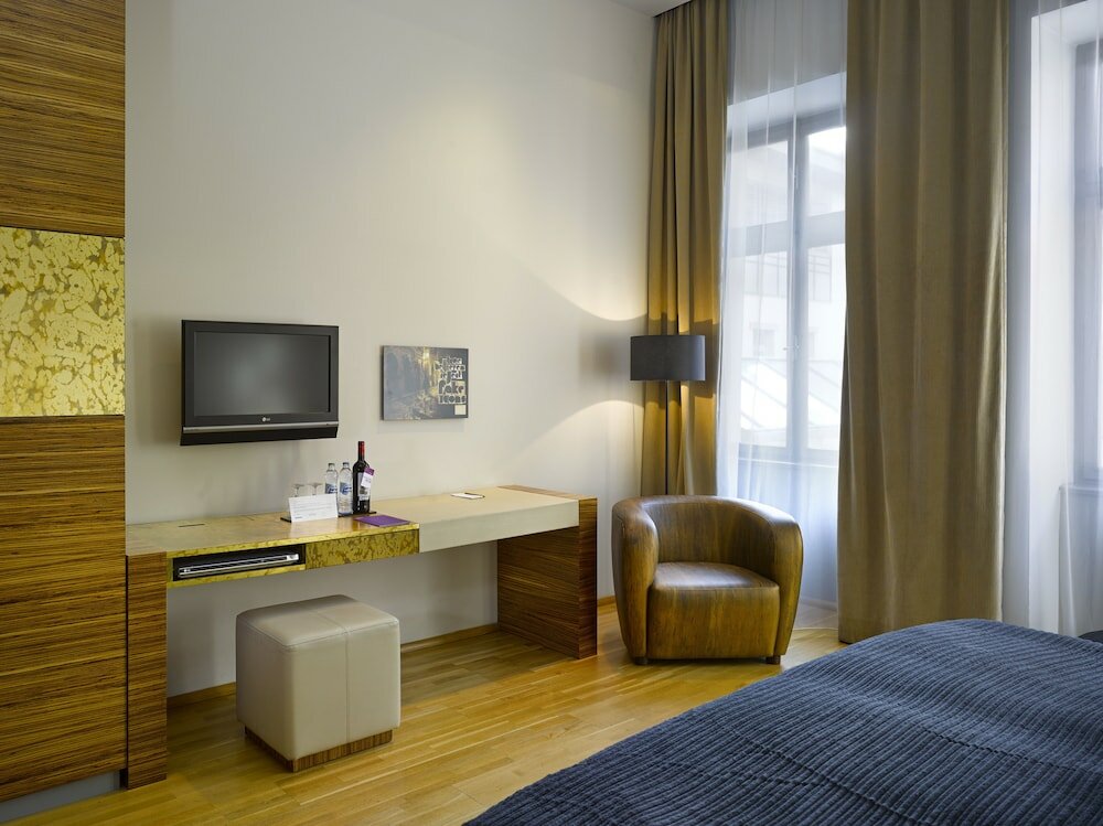 Фото The Icon Hotel & Lounge