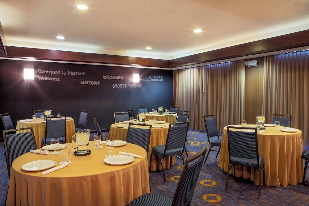 Фото Courtyard by Marriott Hartford Manchester