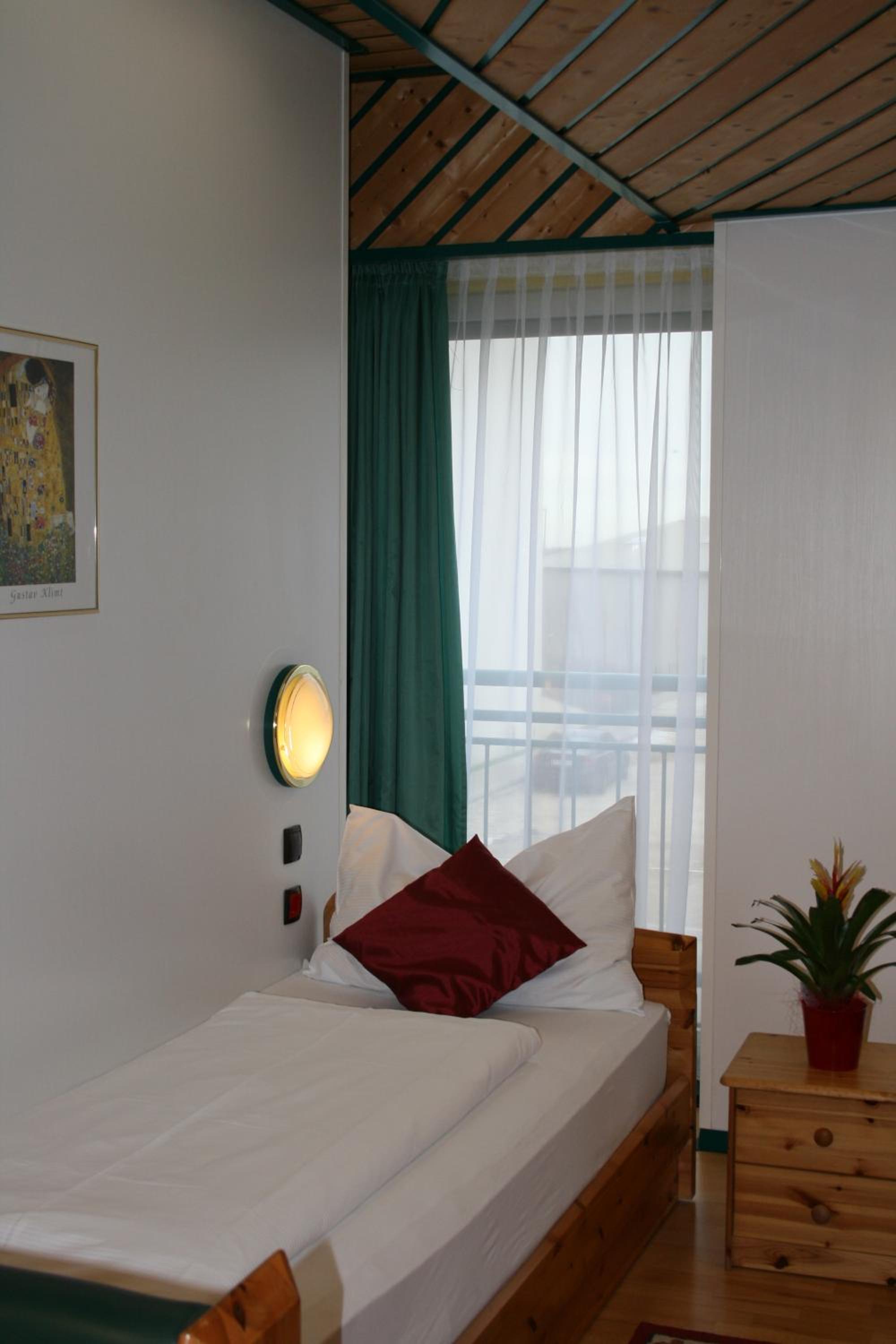 Фото Asperner Löwe