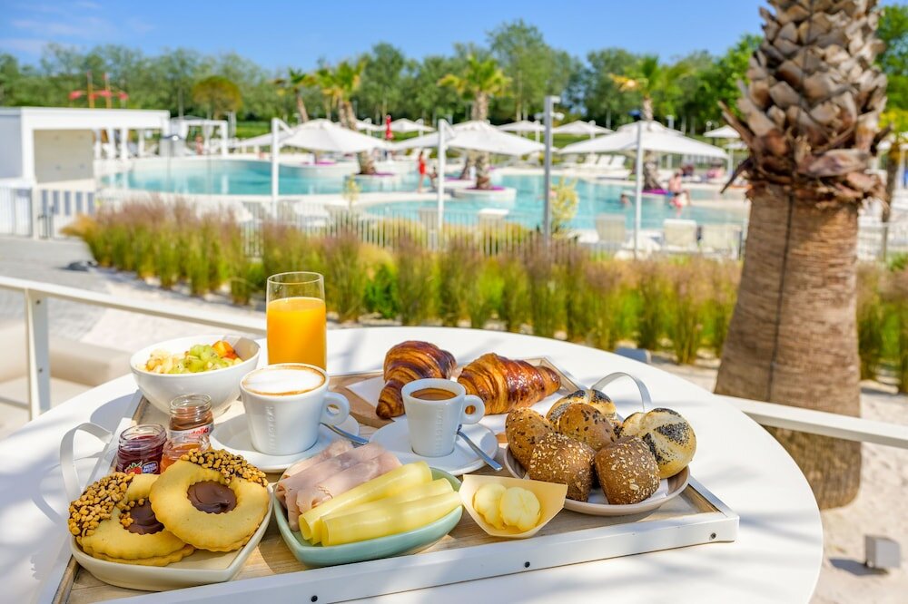 Фото Pareus Beach Resort