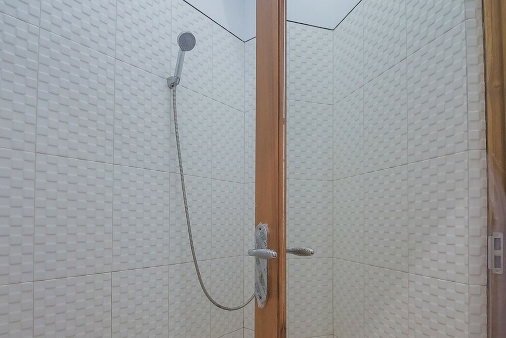 Фото RedDoorz Plus near Alun Alun Kuningan