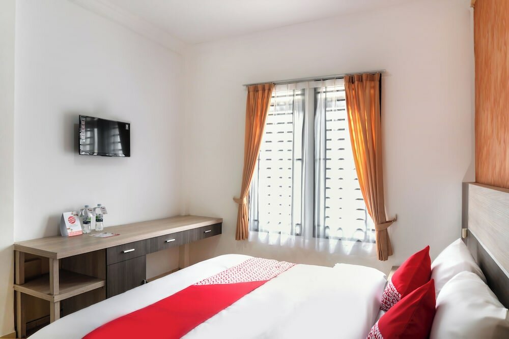 Фото Oyo 617 Sukaraja Residence Syariah