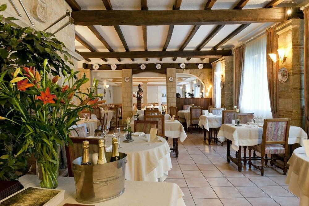 Hotel Hôtel restaurant Le Cheval Rouge, Sainte‑Menehould, photo