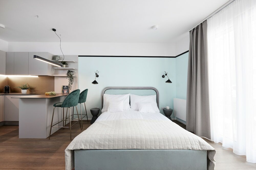 Фото The Amberlyn Suite Hotel