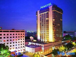 отель Novotel Beijing Peace