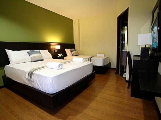 Фото Lorenzzo Suites Hotel