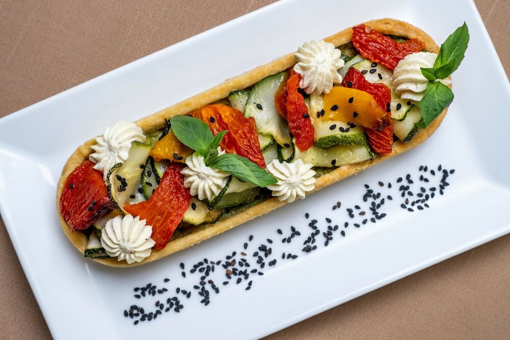 Фото The Aviary Hotel