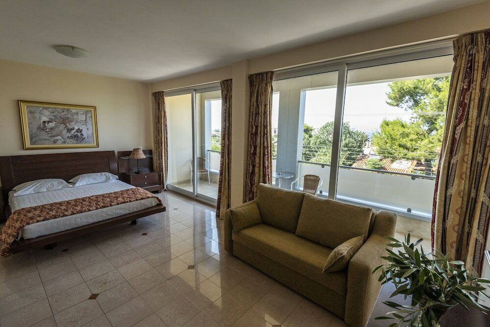 Фото Dolphin Resort Hotel & Conference