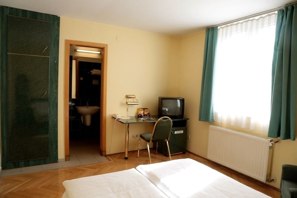 Фото Hotel Bara Budapest