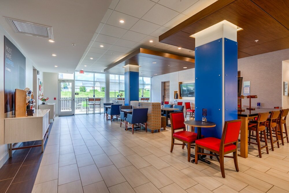 Фото Holiday Inn Express & Suites Reedsville - State Coll Area, an Ihg Hotel