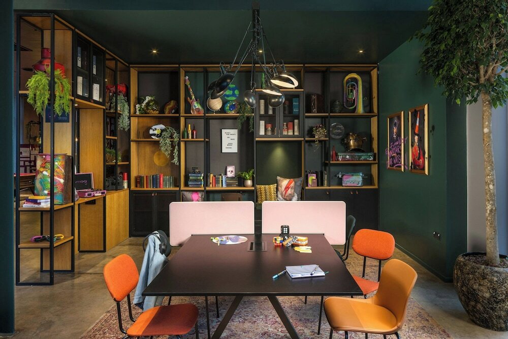 Фото Moxy Glasgow Merchant City