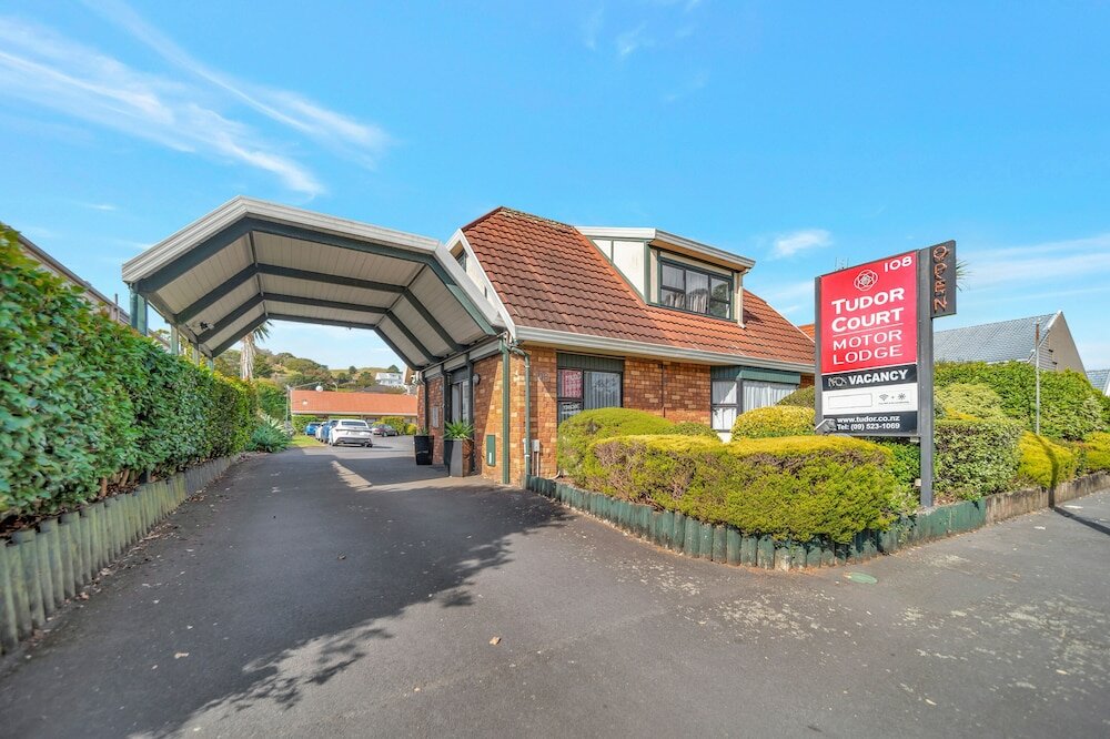 Фото Tudor Court Motor Lodge