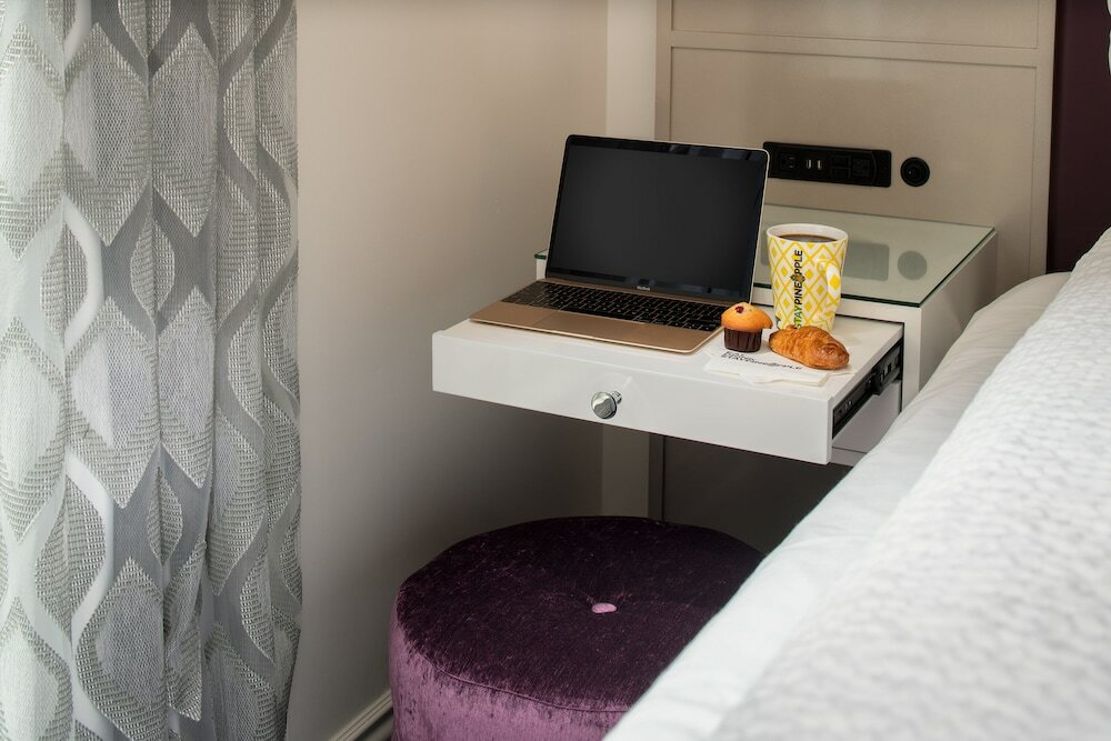 Фото Staypineapple, An Artful Hotel