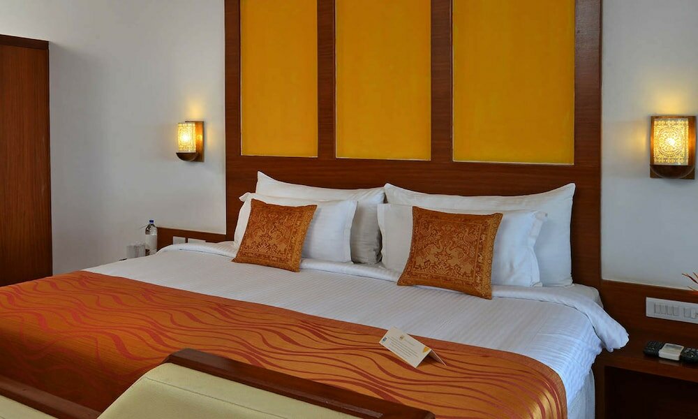 Фото Gokulam Grand Turtle On The Beach