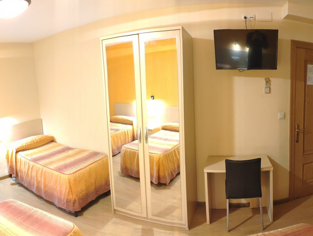 Фото Hostal Hispánico I