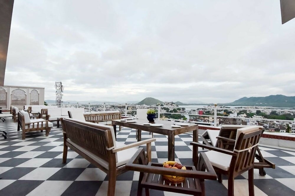 Фото Hotel Raj Kuber