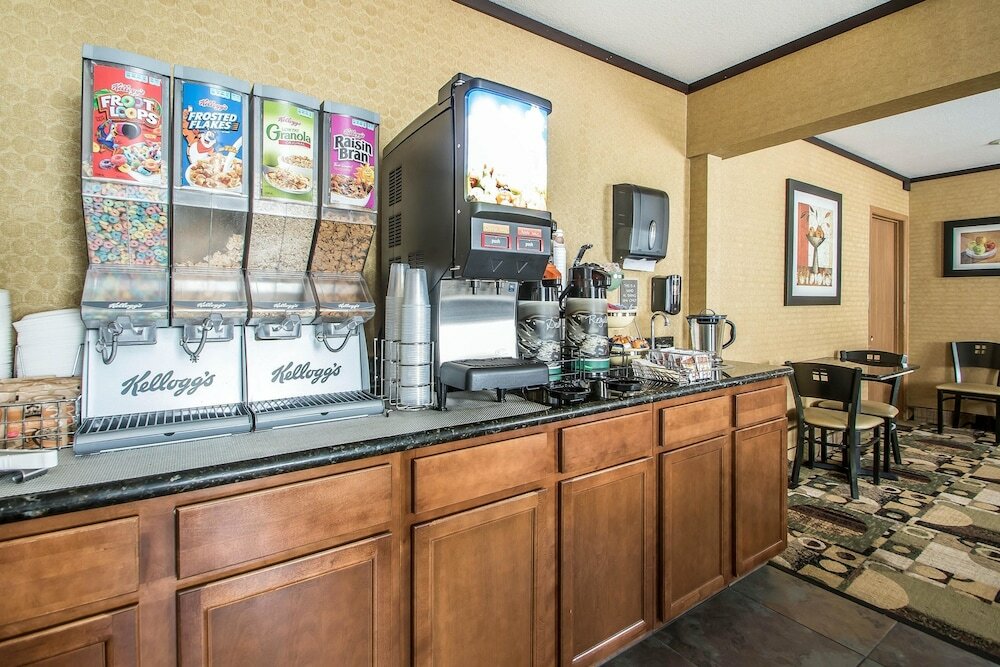 Фото Quality Inn & Suites Decorah