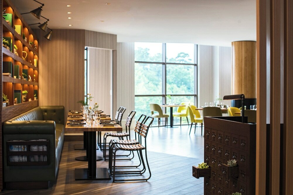 Фото Renaissance Raleigh North Hills Hotel