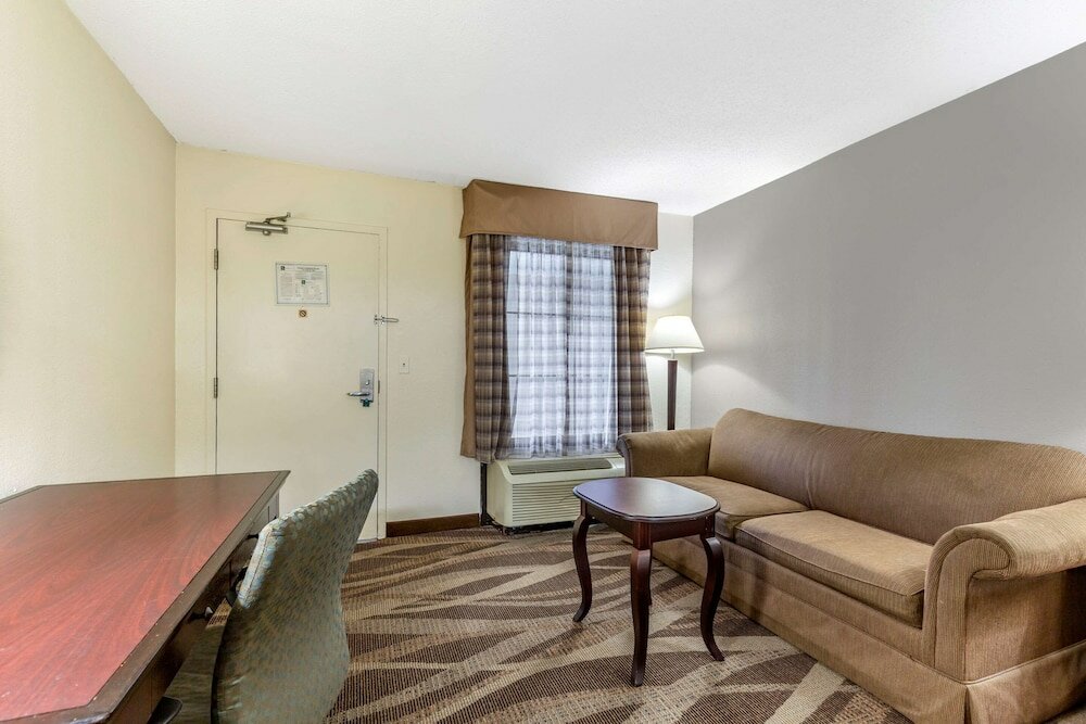 Фото Quality Inn Windsor Mill