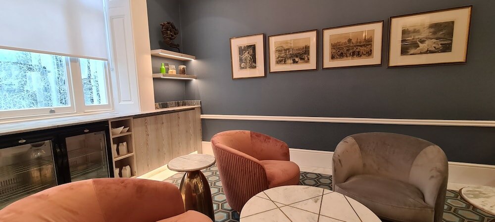 Фото Commodore Hotel