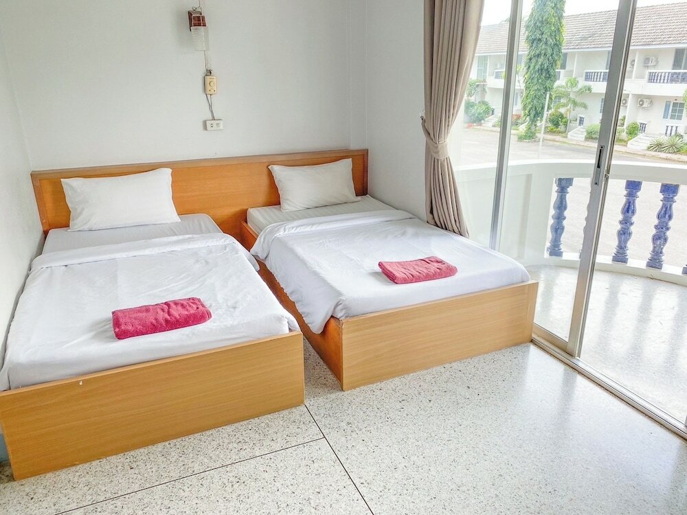 Фото Bang Saphan Resort Hotel