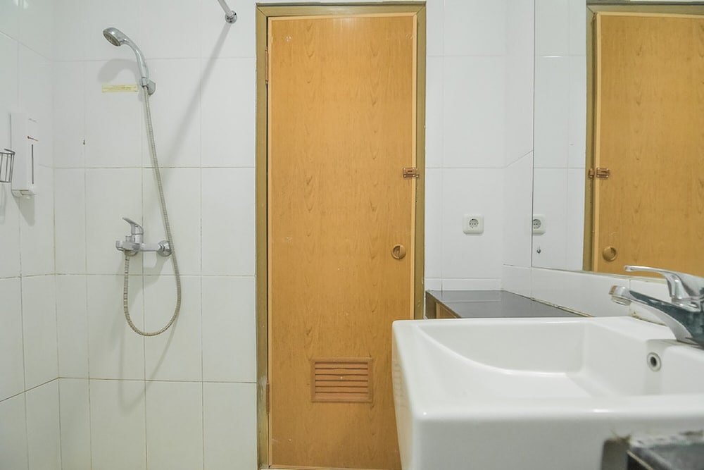 Фото RedDoorz Near Trans Studio Mall 3