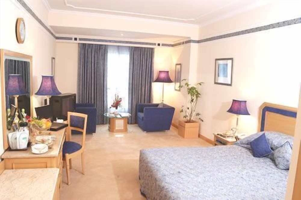 Фото Фор Пойнтс бай Шератон Лахор